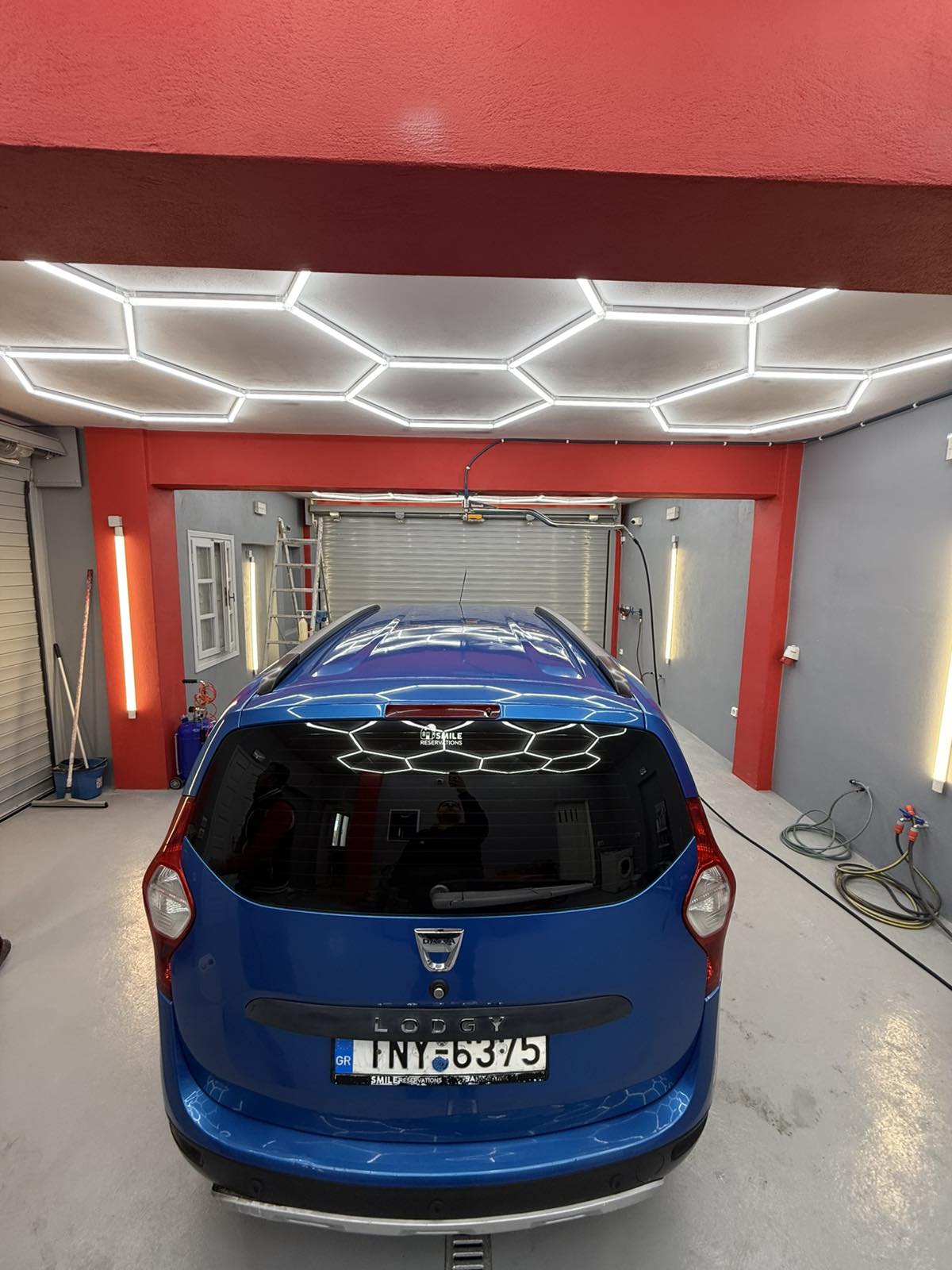 Premium πλύσιμο οχημάτων Ακρωτήρι Σαντορίνη - Καθαρισμός με βιολογικά προϊόντα